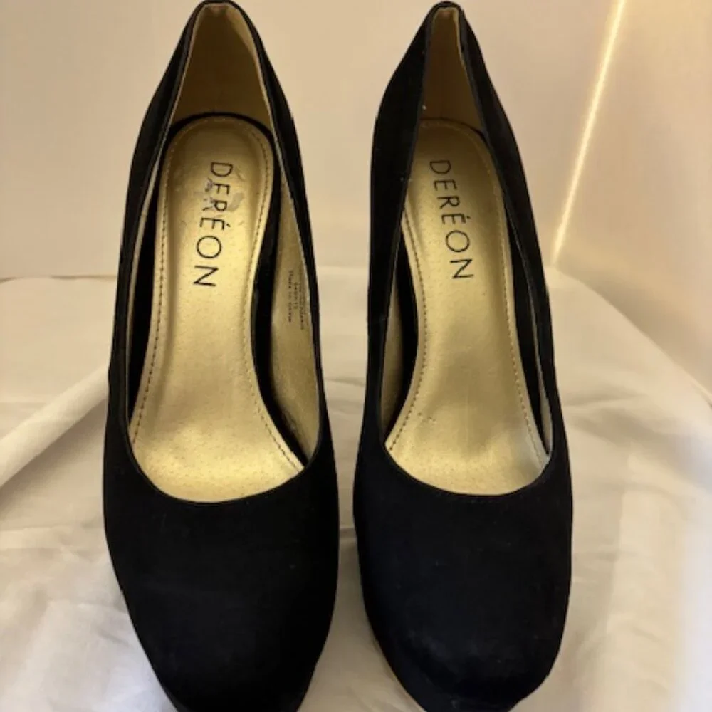 Dereon black suede